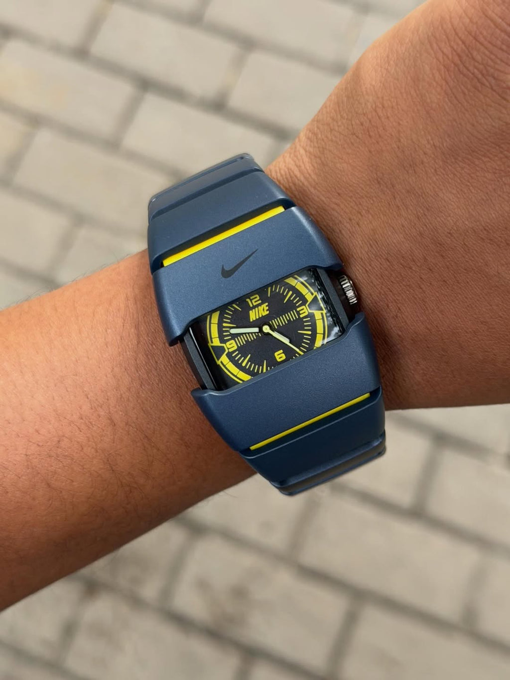 Nikee sports carbon watch